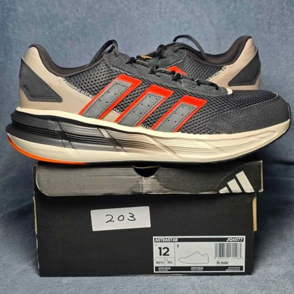 New Adidas ASTRATAR Mens US 12 Sneakers